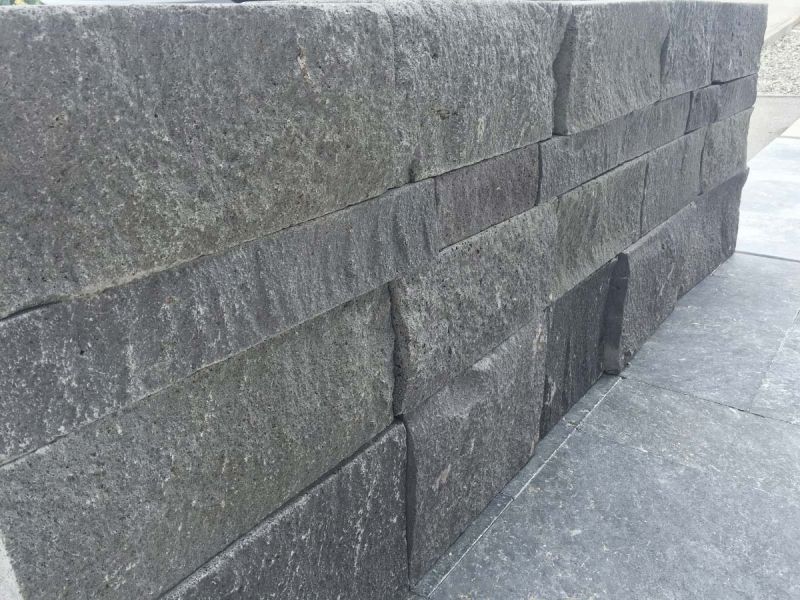Natursteinmauer Basalt