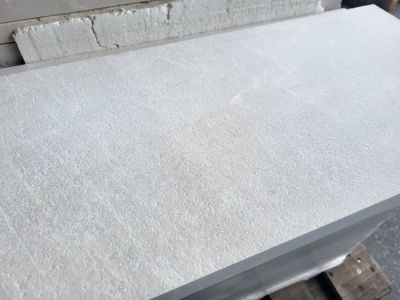 Kalkstein Terrassenplatten beige weiß sandgestrahlt