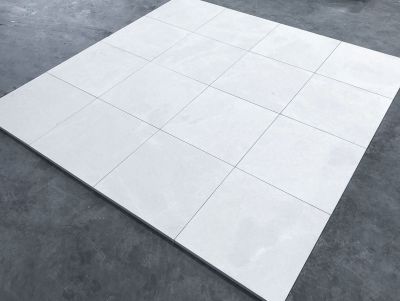 weiße Marmor Terrassenplatten quadratisch