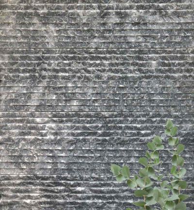 Wandverblender gesteift aus graublauem Travertin