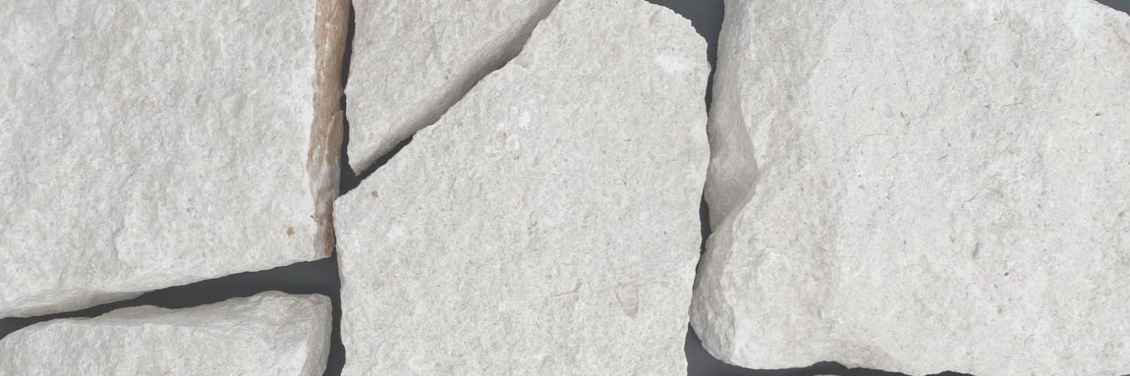 weiße polygonal gebrochene Naturstein Wandverblender